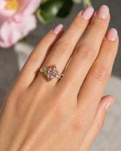 Bague en or jaune 14 carats avec diamant rose vif de 2,02 carats de taille marquise, cultivé en laboratoire, motif floral, pour mariage, demande en mariage, cadeau pour les amoureux - Product Image 3