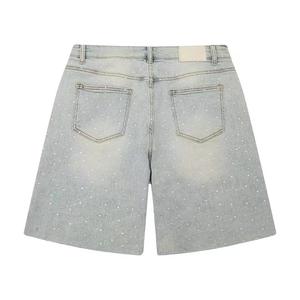 Short en jean délavé avec strass personnalisés, style vintage tendance, pour unisexe, streetwear et tenue décontractée - Product Image 4