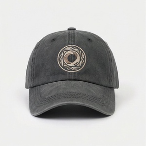 Gorra de béisbol de mezclilla negra lavada con emblema de nudo circular bordado, diseño para mujer, estilo moderno, cómoda y a la moda. - Product Image 1