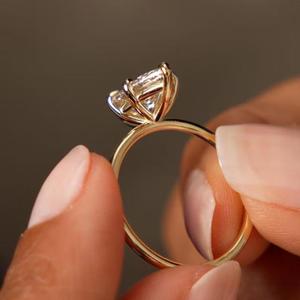 Anillo de compromiso con diamante talla marquesa, oro amarillo macizo, engaste de puntas, banda sencilla y delgada, solitario, clásico, elegante, nupcial - Product Image 2