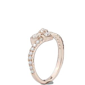 Bague de fiançailles en or rose 14 carats, trois pierres, motif floral, diamant de laboratoire taille ronde, éternelle, faite à la main, vente en gros - Product Image 2