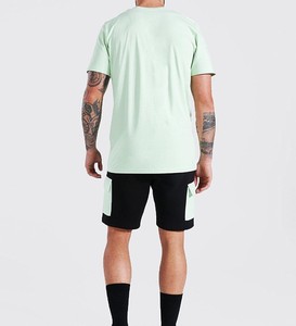 Conjunto de Camiseta de Cuello Redondo Verde Menta para Hombre con Pantalones Cortos Cargo Negros, Ropa Casual de Verano, Tejido de Punto Transpirable - Product Image 2