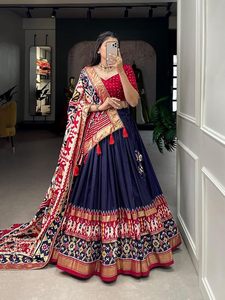 Ensemble Lehenga Choli en Soie Tussar pour Femme avec Broderie Métallisée, Tenue de Mariage Ethnique, Dupatta et Blouse - Product Image 3