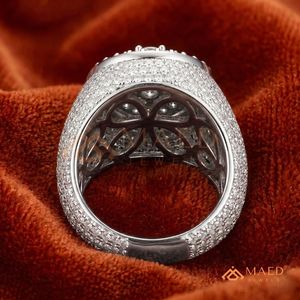 Anillo de Plata con Medallón para Hombre – Joyería de Lujo Estilo Hip Hop con Halo Plateado y Piedras Redondas – Premium - Product Image 1