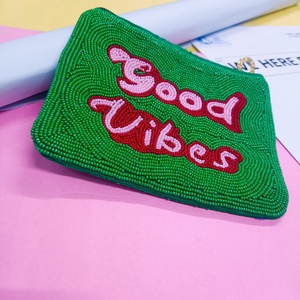 Monedero Artesanal Cosido a Mano con Cuentas, Bolsa de Almacenamiento de un Solo Compartimento, Cuentas Negras, Encanto Artesanal, Duradero, 100% Americano - Product Image 2