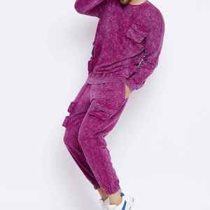 Ensemble de survêtement cargo respirant personnalisé pour homme, de qualité supérieure, avec sweat-shirt à col rond et pantalon de jogging, style streetwear hip-hop - Product Image 3