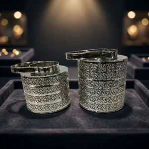 Juego de Portavelas Cilíndricos de Metal con Recortes Florales, Linternas Decorativas Duraderas para el Hogar - Product Image 1