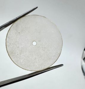 หน้าปัดนาฬิกาควอตซ์สีขาวธรรมชาติ ดีไซน์คลาสสิก หรูหรา ด้านหลังแบน ขนาด 31.50 มม. หนา 0.9 มม. ขัดเงาด้านเดียว หน้าปัดหนา 2 มม. - Product Image 2