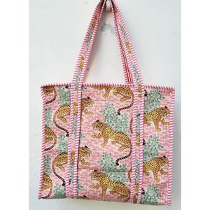 Bolso Tote de Algodón Acolchado con Estampado de Leopardo Rosa, Hecho a Mano en India, Sostenible, Duradero y Ligero para Oficina o Universidad - Product Image 3