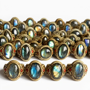 Bague exclusive en labradorite, coupe cabochon lisse |   Bijoux en pierres précieuses naturelles |   Bague en pâte polymère style bohème pour femme, cadeau 2026 - Product Image 1