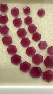 Pierres précieuses rouges naturelles taillées en hexagone, rubis facettés traités thermiquement, pierres colorées pour la fabrication de bijoux fins, vente en gros, lot en vrac - Product Image 6