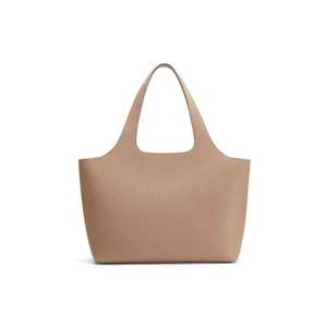 กระเป๋าหนังโท้ทสีเบจ ดีไซน์เรียบง่าย รูปทรงมีโครงสร้าง - Product Image 1
