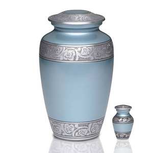 Urne funéraire en laiton brossé avec bordure gravée traditionnelle et style commémoratif intemporel - Product Image 2