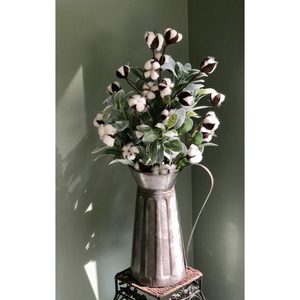 Jarra de metal galvanizado blanca estilo vintage para flores, ideal para decoración de bodas y jardines. - Product Image 2