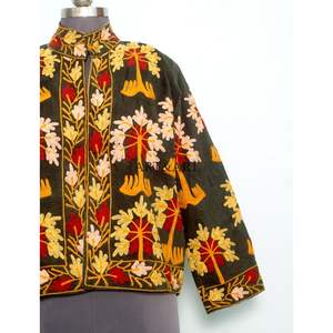 Vente en gros : Veste matelassée en coton 100 % brodée pour femme - Style rétro bohème, écologique et respirant, directement de l'usine - Product Image 5