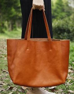 Bolso Tote Clásico de Cuero Suave - Product Image 1