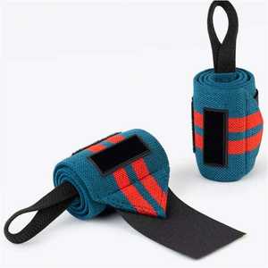 Los protectores de muñeca para levantamiento de pesas de Dependable Gym Gear brindan una posicionamiento firme de la muñeca para las sesiones de levantamiento. - Product Image 3