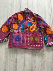 Veste en velours brodée Suzani artisanale indienne pour femme, motif floral bohème ethnique, manteau d'hiver fait main, vêtement d'extérieur de créateur en gros pour femme - Product Image 1