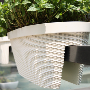 Haute qualité <span class=keywords><strong>pas</strong></span> <span class=keywords><strong>cher</strong></span> pays garde-corps rotin plastique Pot de <span class=keywords><strong>fleur</strong></span> longue boîte de jardinière ovale <span class=keywords><strong>pour</strong></span> <span class=keywords><strong>balcon</strong></span> maison jardin décor extérieur - Product Image 5