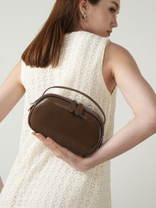 Bolso Bandolera Mini Minimalista de Cuero Marrón en Forma de Barril con Cierre de Cremallera, Unisex, para Uso Diario - Product Image 6