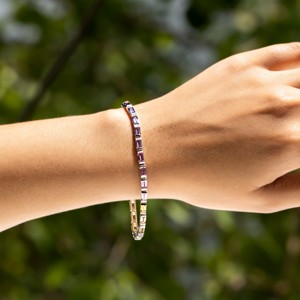 Bracelet élégant en platine avec diamants taille baguette et pierres latérales en saphir, bijoux de luxe classiques pour femmes, idéal pour le quotidien, coffret cadeau - Product Image 6