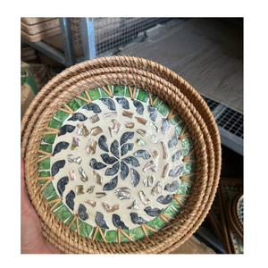 Panier de service en rotin naturel avec incrustation de nacre - Product Image 4