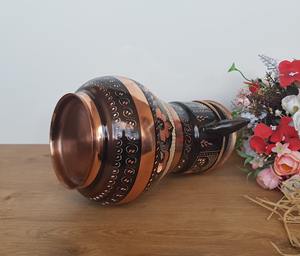 Pichet à eau élégant en cuivre, design raffiné, fait main, idéal pour l'entrée des invités, les repas en famille et les idées cadeaux, provenant d'Inde. - Product Image 6