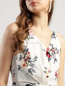 Vestido MIDI con estampado floral para mujer con cuello en V y dobladillo acampanado - Product Image 2