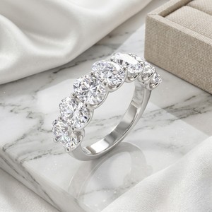 แหวนครึ่งวงกลมประดับเพชรทรงวงรี 3.50 กะรัต - Product Image 2