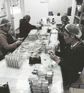 หวีซี่ใหญ่สองแถว ใช้งานง่าย สำหรับผู้ค้าส่ง MOQ ต่ำ รับผลิตแบรนด์ส่วนตัว - Product Image 5