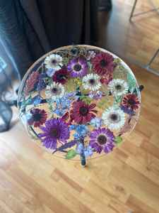Mesa auxiliar de resina, mesa de centro hecha de resina epoxi con flores secas naturales, transparente multicolor - Product Image 3