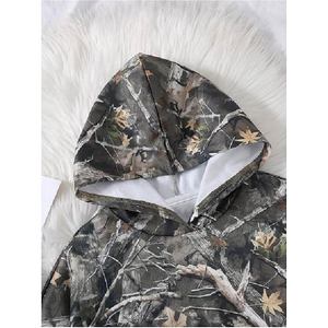 Vente en gros : Sweat à capuche court pour femme, style vintage, camouflage Real Tree, avec motif Big White 95, coupe oversize, style streetwear - Product Image 4