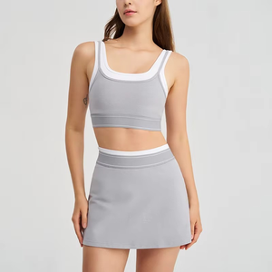 Ensemble de tennis pour femmes : débardeur court ajusté à col en V avec coussinets de poitrine et jupe contrastante à col en V avec short intégré – Idéal pour le golf - Product Image 3