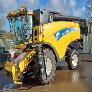 Moissonneuse-batteuse New Holland CX7090 fiable, idéale pour la récolte sur les grandes exploitations agricoles, avec une productivité améliorée et une construction robuste. - Product Image 6