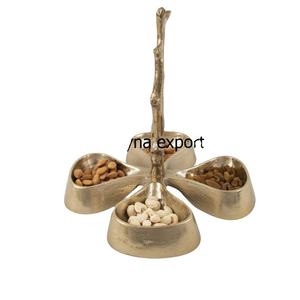 Bol à noix et dattes en métal sculpté à 4 niveaux, plaqué laiton, design moderne et luxueux pour les fêtes et les occasions spéciales à prix avantageux - Product Image 1