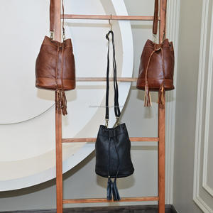 Sacs à main seau à bandoulière en cuir véritable personnalisé en gros de haute qualité pour femmes Style Vintage en cuir de vachette gland sacs à main - Product Image 3