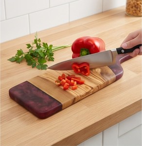 Tabla de cortar de madera con forma de botella de vino, bloque de corte con asa, bandeja de madera de dos tonos con vetas naturales - Product Image 5
