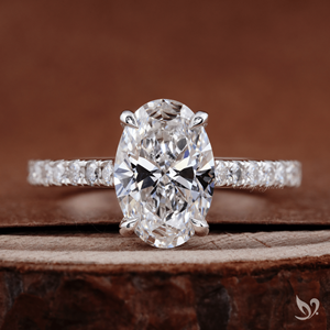 Anillo de Compromiso con Diamante Ovalado Cultivado en Laboratorio de 2 Quilates, Banda Pavé Catedral, Certificado IGI, Oro Blanco de 10K, Elegante Anillo de Novia - Product Image 1