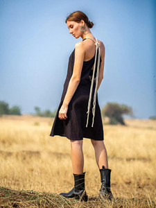 Robe élégante bohème en lin noir à col halter avec broderie tribale géométrique, en tissu de lin biologique respirant de qualité supérieure - Product Image 3