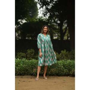Vestido Casual con Estampado de Tigre Verde, Estilo Ajustado y Evase, Talla S-M, Ideal para Estancias Prolongadas en Casa y Atuendos Relajantes - Product Image 5