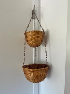 Cesta colgante doble de ratán para plantas, para balcón, jardín e interior, decorativa, hecha a mano en India. - Product Image 1