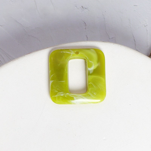 Cuentas cuadradas de resina acrílica de 32*32 mm, color azul cielo, con efecto mármol, para la fabricación de pulseras, collares y joyería DIY. - Product Image 2