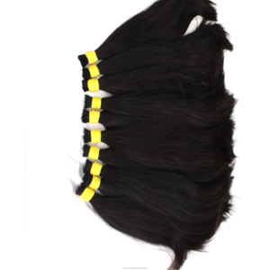 Conçues pour un volume accru, les extensions de cheveux à double trame perforée épaisses maintiennent une densité uniforme de la racine aux pointes. - Product Image 4