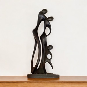 Escultura Metálica Contemporánea con Base de Madera, Elegante Pieza Artística Decorativa para el Hogar, Sala de Estar, Oficina y Decoración de Mesa - Product Image 1