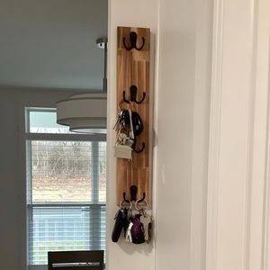 Porte-clés vertical mural en bois avec crochets pour l'entrée de la maison, solution de rangement pour clés et portefeuilles - Product Image 3