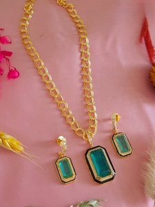 Conjunto de colgante de cadena de diseño moderno y a la moda con piedras y perlas para mujeres, colección para fiestas de boda y uso diario para chicas. - Product Image 3