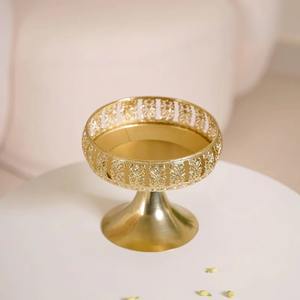 Elegante Tazón Decorativo de Metal Dorado con Base de Pedestal, Perfecto para Centro de Mesa y Exhibición de Regalos de Lujo - Product Image 1