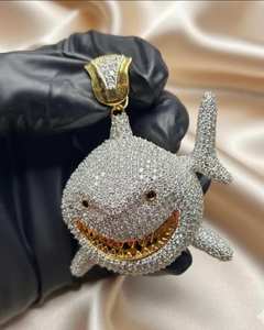 จี้รูปฉลามประดับเพชรโมอิสซาไนต์ VVS แบบ Iced-Out ชุบทองสองสี เงินแท้ 925 สไตล์หรูหรา ฮิปฮอป บลิงค์ แฟชั่นสำหรับงานปาร์ตี้ - Product Image 1