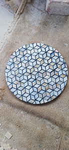 Sous-plat en nacre de coquillage fait à la main par des artisans indiens pour la décoration de table - Product Image 2