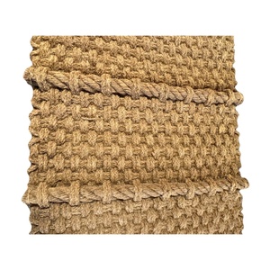 PALM MAT/TAPIS ANTIDÉRAPANT Améliorez la sécurité sur les sentiers avec un tapis antidérapant de qualité supérieure Exportation depuis le Vietnam - Product Image 1